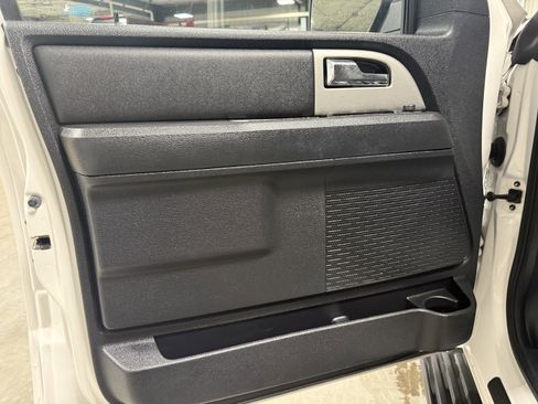 Used 2016 Ford Expedition Limited image 24