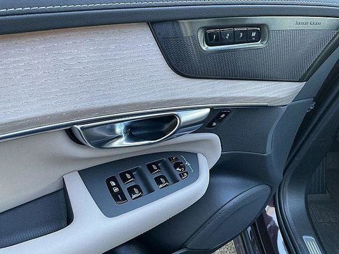 New 2026 Volvo XC90 T8 Ultra w/ Protection Package Premier AWD/4WD image 17