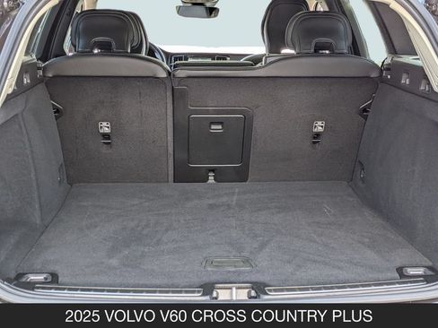Used 2025 Volvo V60 B5 Cross Country Plus AWD/4WD image 25