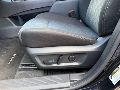 Used 2023 Nissan Rogue SV FWD image 18