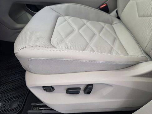 New 2026 Volkswagen Atlas SE image 17