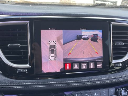 Used 2021 Chrysler Pacifica Touring-L w/ Premium & Safety Sphere Group FWD image 27