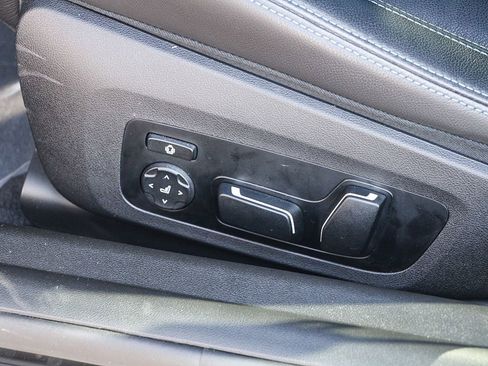 Used 2025 BMW M2 w/ Lighting Package image 19