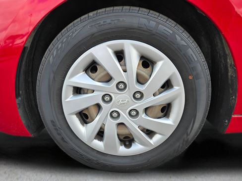 Used 2020 Hyundai Elantra SE FWD image 31