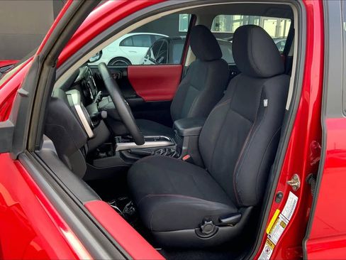 Used 2017 Toyota Tacoma SR5 image 7