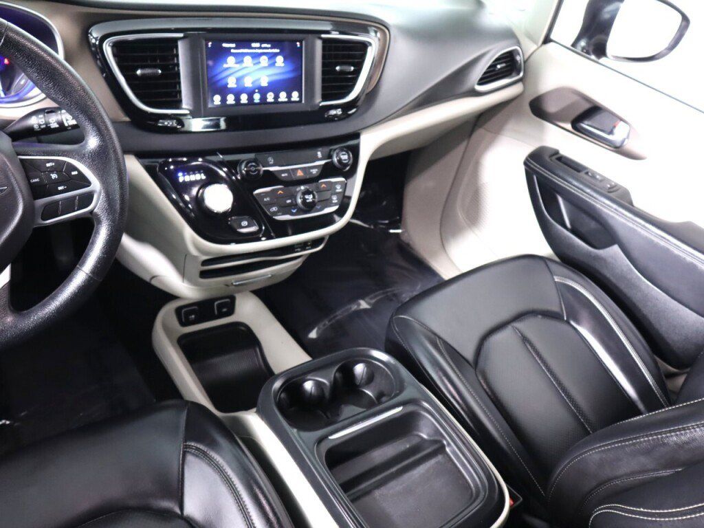 Used 2020 Chrysler Voyager Lxi FWD image 29