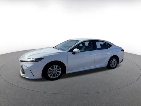 Used 2025 Toyota Camry LE image 7