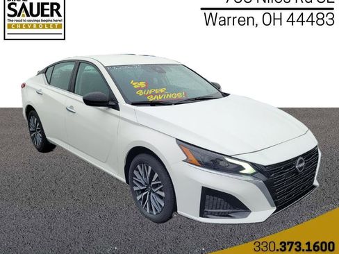 Used 2025 Nissan Altima 2.5 SV image 1