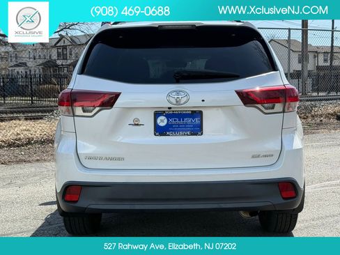 Used 2019 Toyota Highlander SE image 3