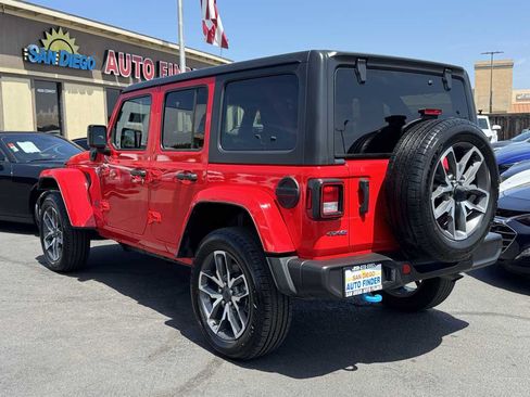 Used 2024 Jeep Wrangler Unlimited AWD/4WD image 12