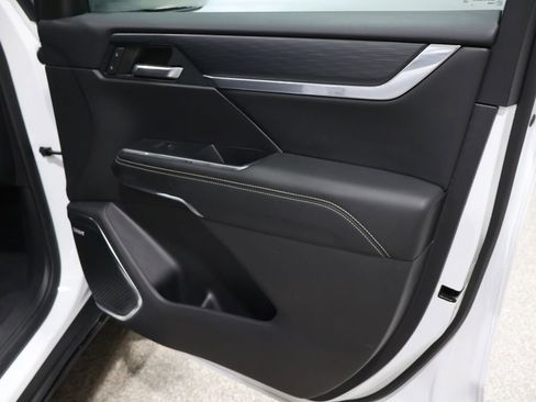 Used 2024 GMC Acadia Elevation image 27