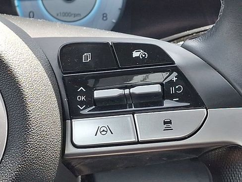 Certified 2025 Hyundai Elantra Limited FWD image 23