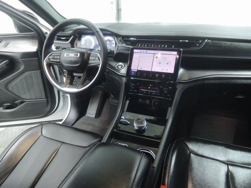 Used 2024 Jeep Grand Cherokee L Limited AWD/4WD image 33