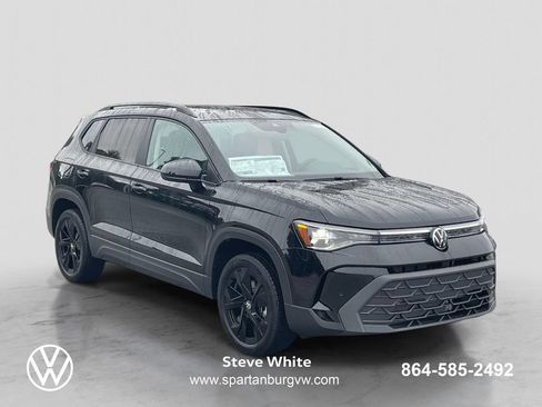 New 2026 Volkswagen Taos SE FWD image 1