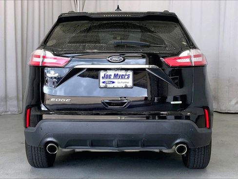 Used 2020 Ford Edge SE image 4
