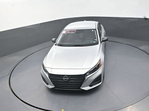 Used 2024 Nissan Altima 2.5 SV FWD image 12