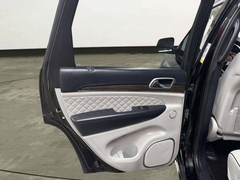 Used 2017 Jeep Grand Cherokee Summit AWD/4WD image 17