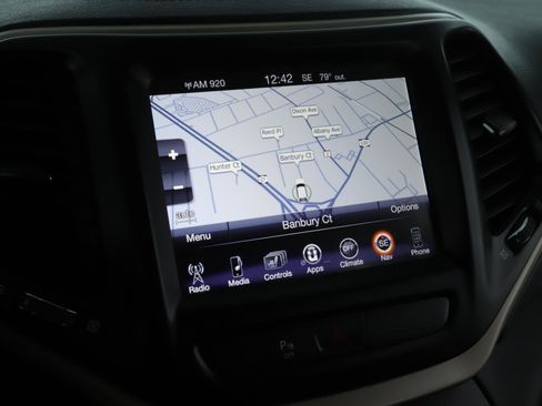 Used 2018 Jeep Cherokee Limited image 11