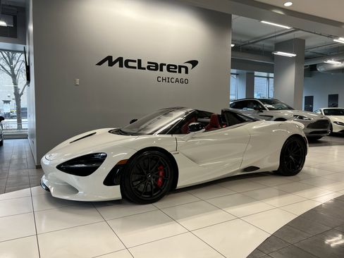 Used 2024 McLaren 750S Spider image 2