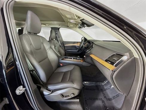 Certified 2025 Volvo XC90 B6 Plus image 30