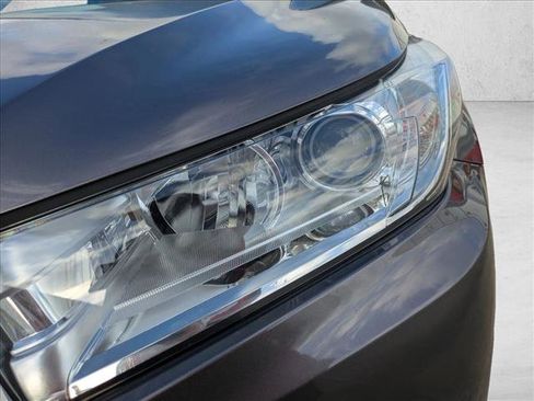 Used 2019 Toyota Highlander XLE image 9