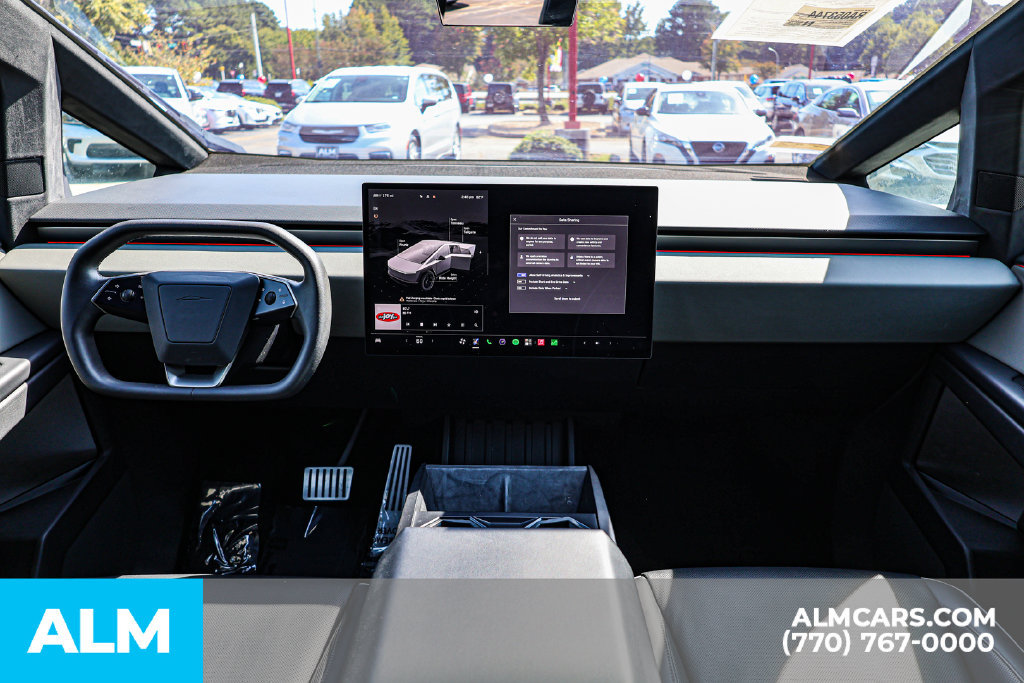 Used 2024 Tesla Cybertruck AWD Crew Cab image 26