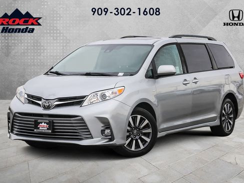 Used 2019 Toyota Sienna XLE image 1