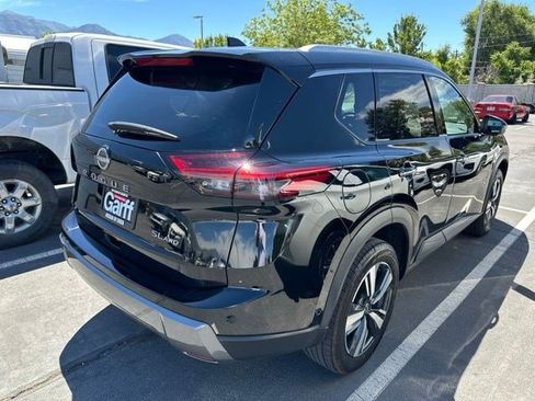 Used 2024 Nissan Rogue SL AWD/4WD image 3