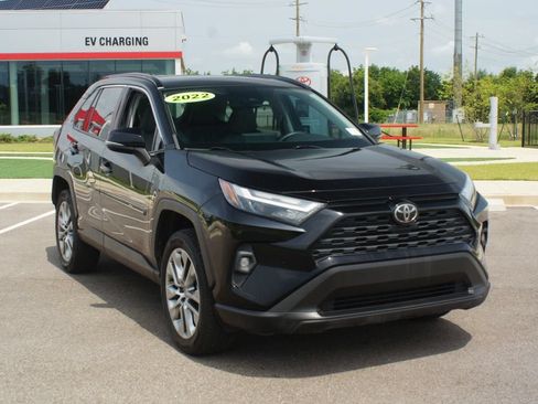 Used 2022 Toyota RAV4 XLE Premium FWD image 2
