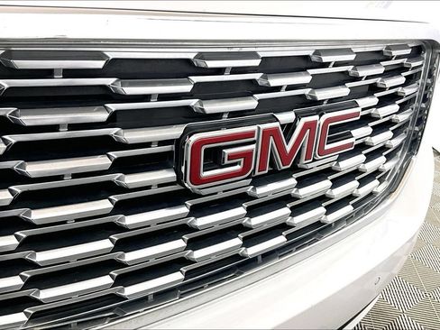 Used 2019 GMC Yukon XL Denali w/ Open Road Package RWD image 24