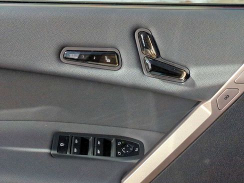 Used 2025 BMW iX xDrive50 image 17