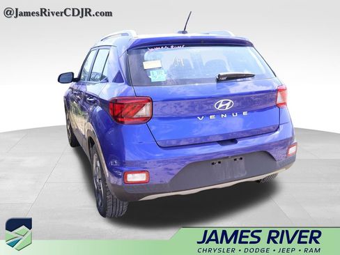 Used 2025 Hyundai Venue SEL FWD image 20