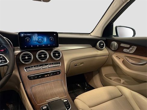 Used 2020 Mercedes-Benz GLC 300 4MATIC image 24