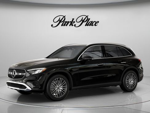 Used 2026 Mercedes-Benz GLC 300 image 1