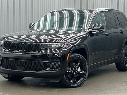 Used 2023 Jeep Grand Cherokee Altitude