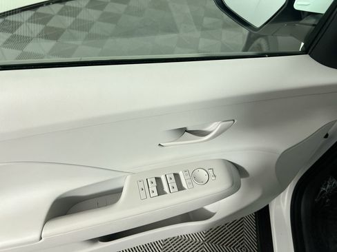 Used 2024 Hyundai Kona SEL FWD image 14