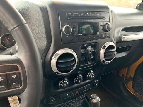 Used 2014 Jeep Wrangler Unlimited Sahara w/ Connectivity Group image 11