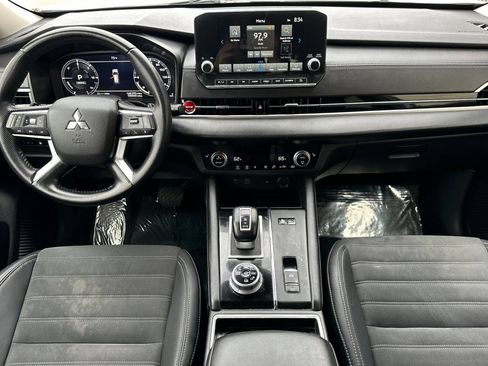 Used 2023 Mitsubishi Outlander 4WD Plug-In Hybrid image 16