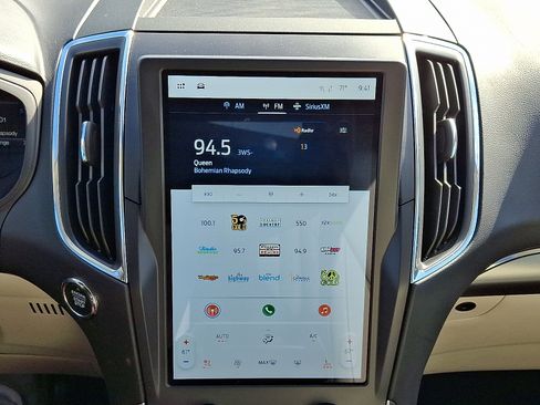 Used 2022 Ford Edge Titanium image 16