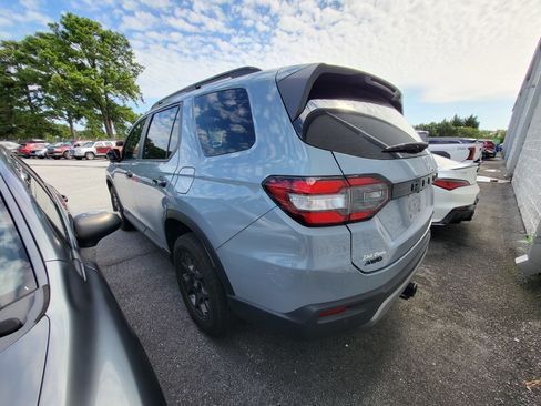 Used 2024 Honda Pilot TrailSport image 6
