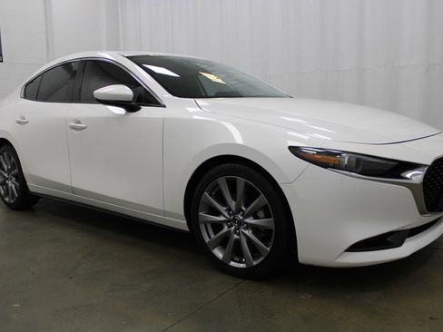 Used 2019 MAZDA MAZDA3 Sedan w/ Premium Package image 3