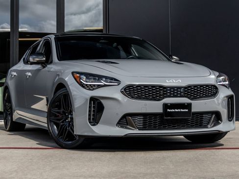 Used 2022 Kia Stinger GT2 image 2