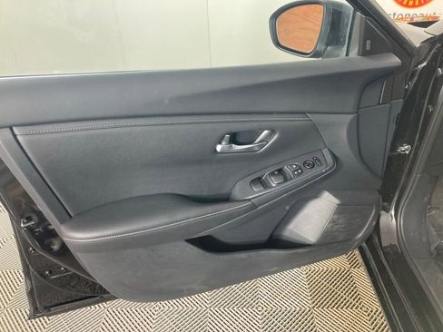 Used 2025 Nissan Sentra SV image 11