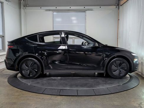Used 2026 Tesla Model Y Premium image 10