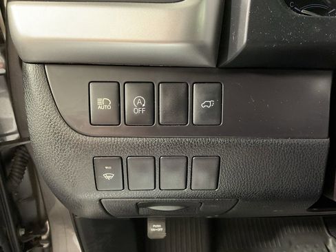 Used 2017 Toyota Highlander SE AWD/4WD image 30