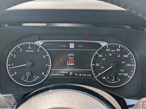 Used 2024 Nissan Pathfinder SL image 11