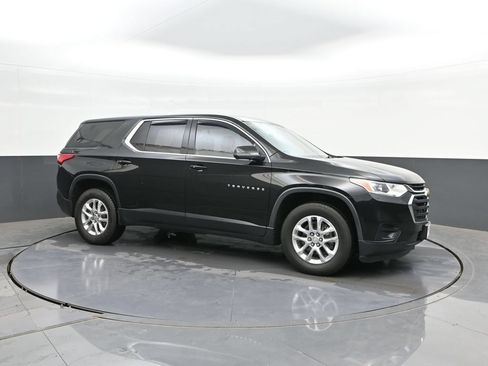 Used 2021 Chevrolet Traverse LS FWD image 17