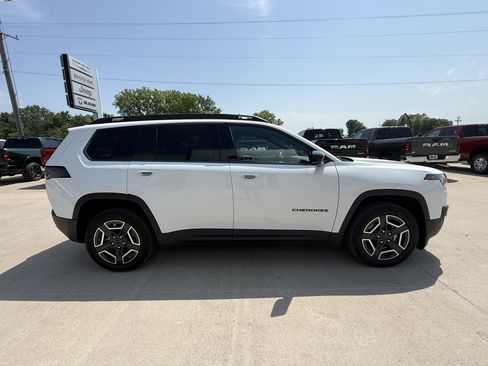 Used 2026 Jeep Cherokee Limited AWD/4WD image 38
