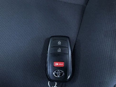 Used 2026 Toyota Corolla Cross LE FWD image 33