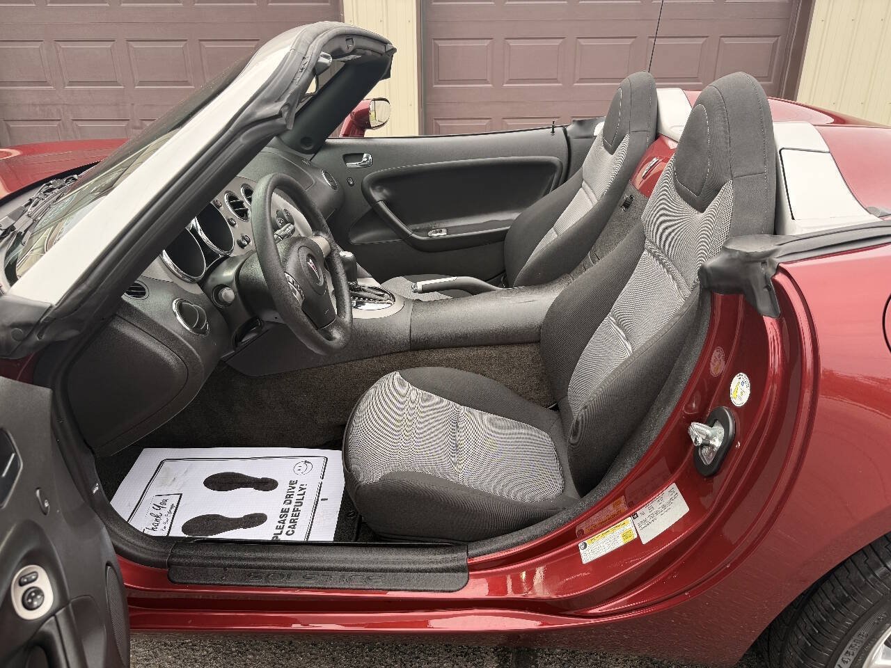 Used 2009 Pontiac Solstice Convertible w/ Preferred Package RWD image 4